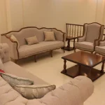 مبل کلاسیک طوسی با چوب قهوه ای